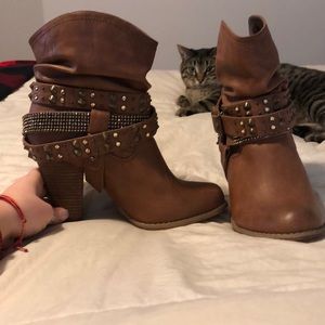 Heeled booties
